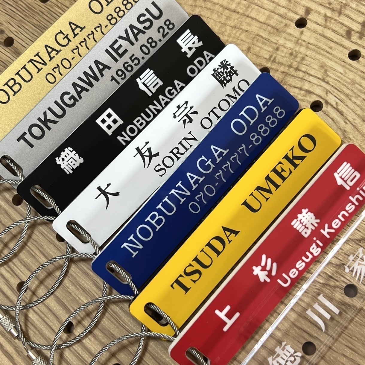 ワイヤーネームタグ・お名前入ります アクリル二層板使用　キーリング付　レーザー彫刻です イメージ1