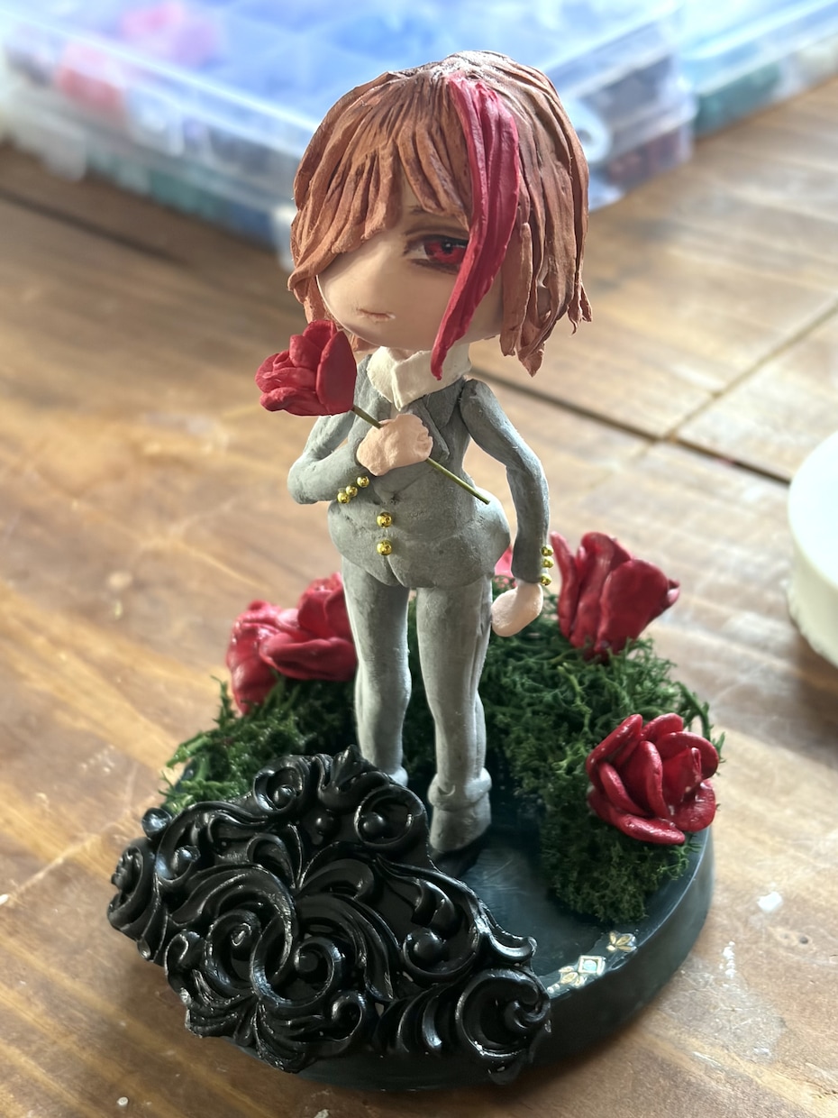 台座付きの手作りデフォルメフィギュアを制作します 表情も衣装も世界観もそのまま再現 イメージ3