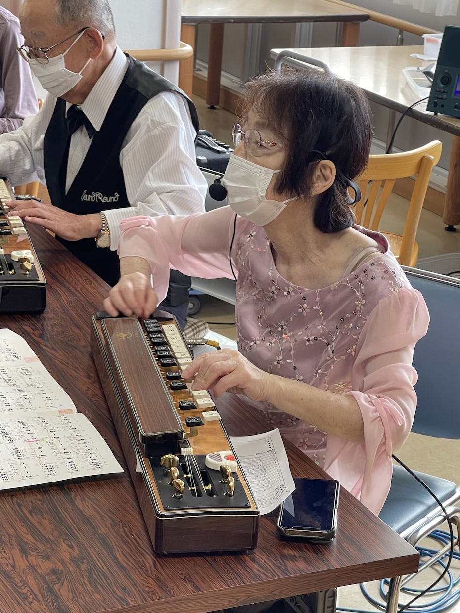 大正琴の演奏方法を教えます どの流派でもOK！大正琴指導歴50年以上です イメージ2