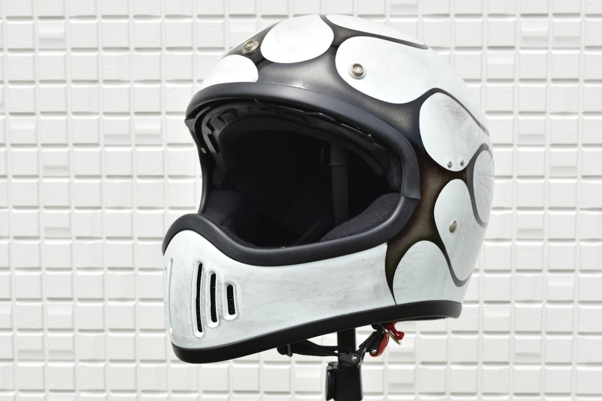 ヘルメットのカスタムペイントオーダー承ります プロの塗装屋がバイクに合ったヘルメットを作ります。 イメージ2