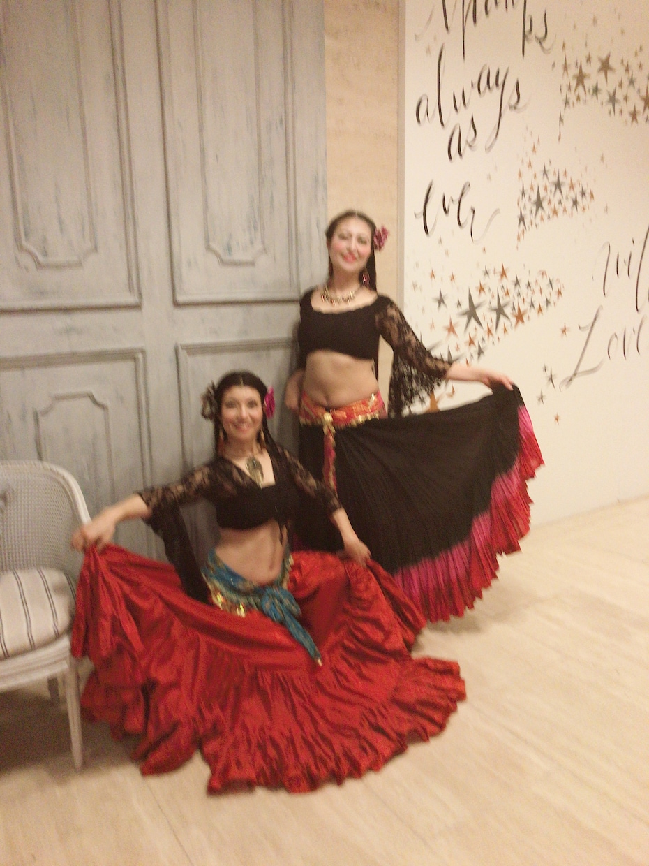 ダンスパフォーマンスの動画をお送りします 初心者向けのジプシーベリーダンスの振付です。 イメージ1