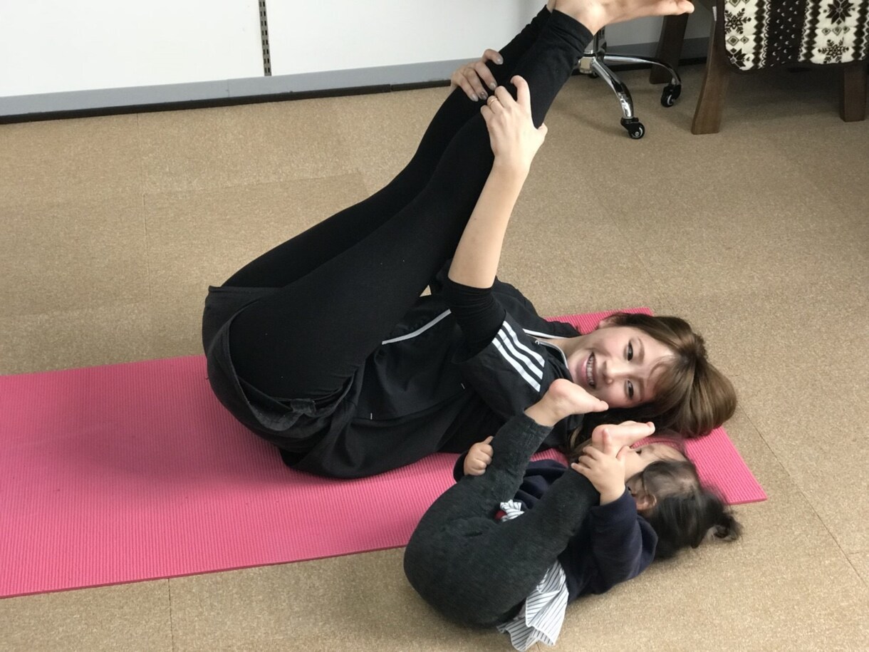 オンライン親子ヨガレッスンを行います 親子ヨガ講師歴12年！お子様と触れ合い愛溢れるレッスン イメージ4
