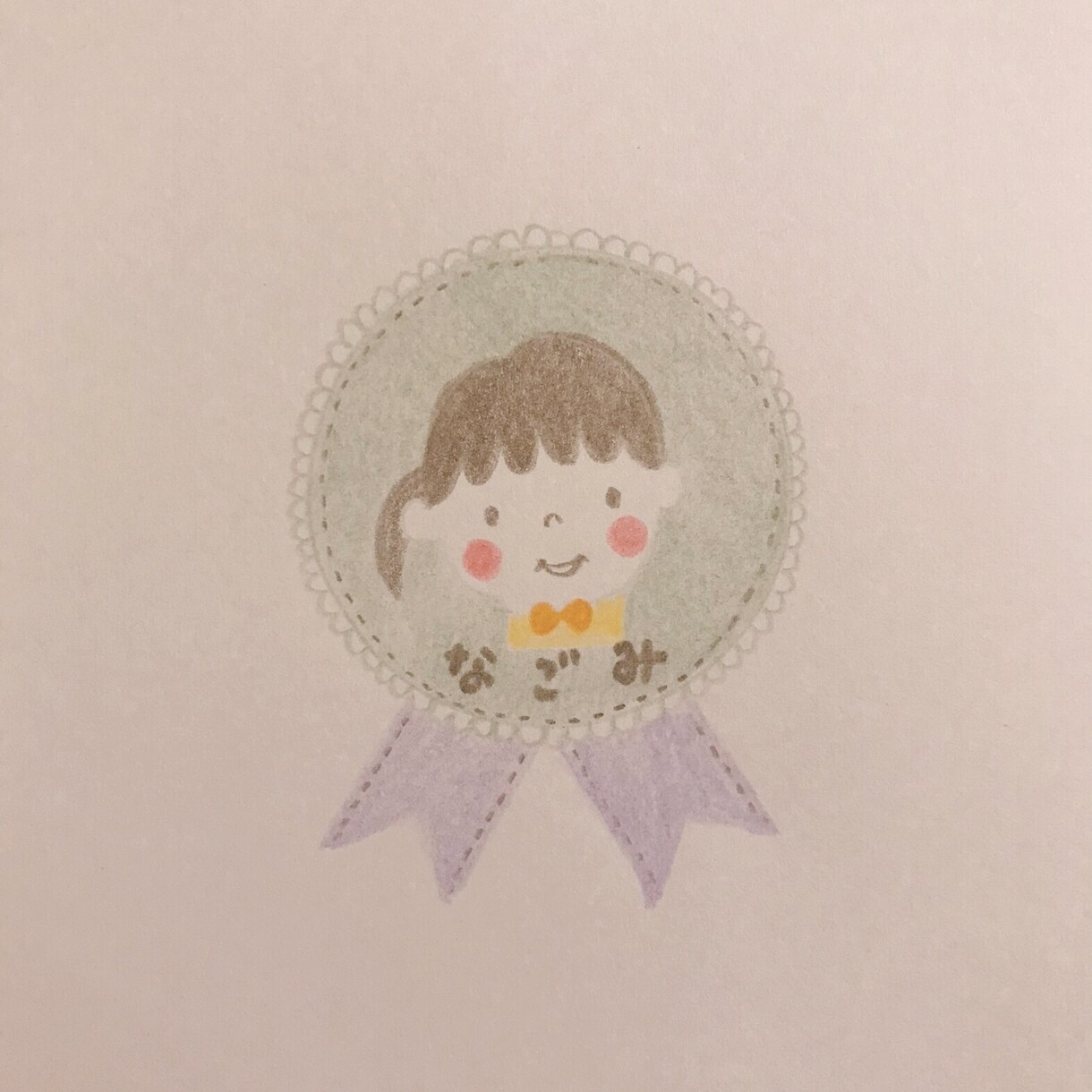 ロゼットの中にかわいいほのぼの似顔絵を描きます アイコンにも!お子様の名前マークにも!色々使ってね イメージ3