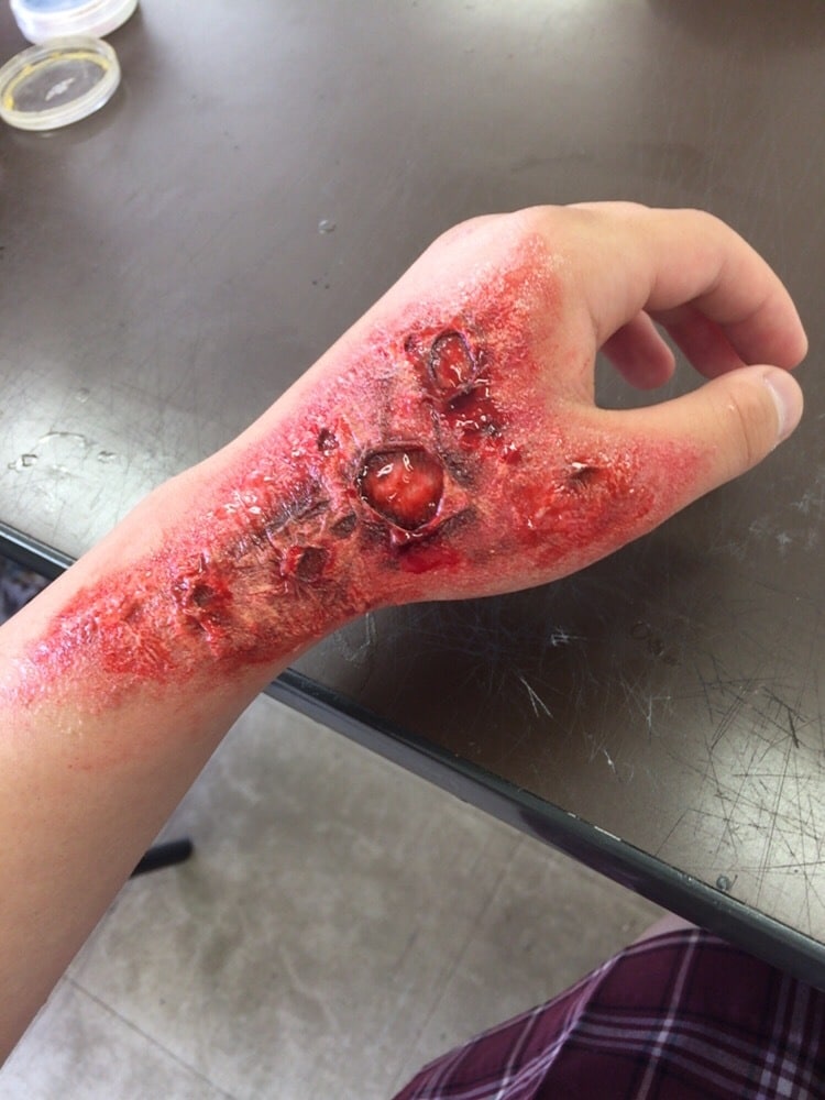 ハロウィンはもうすぐ！特殊メイク教えます 現役特殊メイク科専門生が簡単な特殊メイクを教えます。 イメージ2