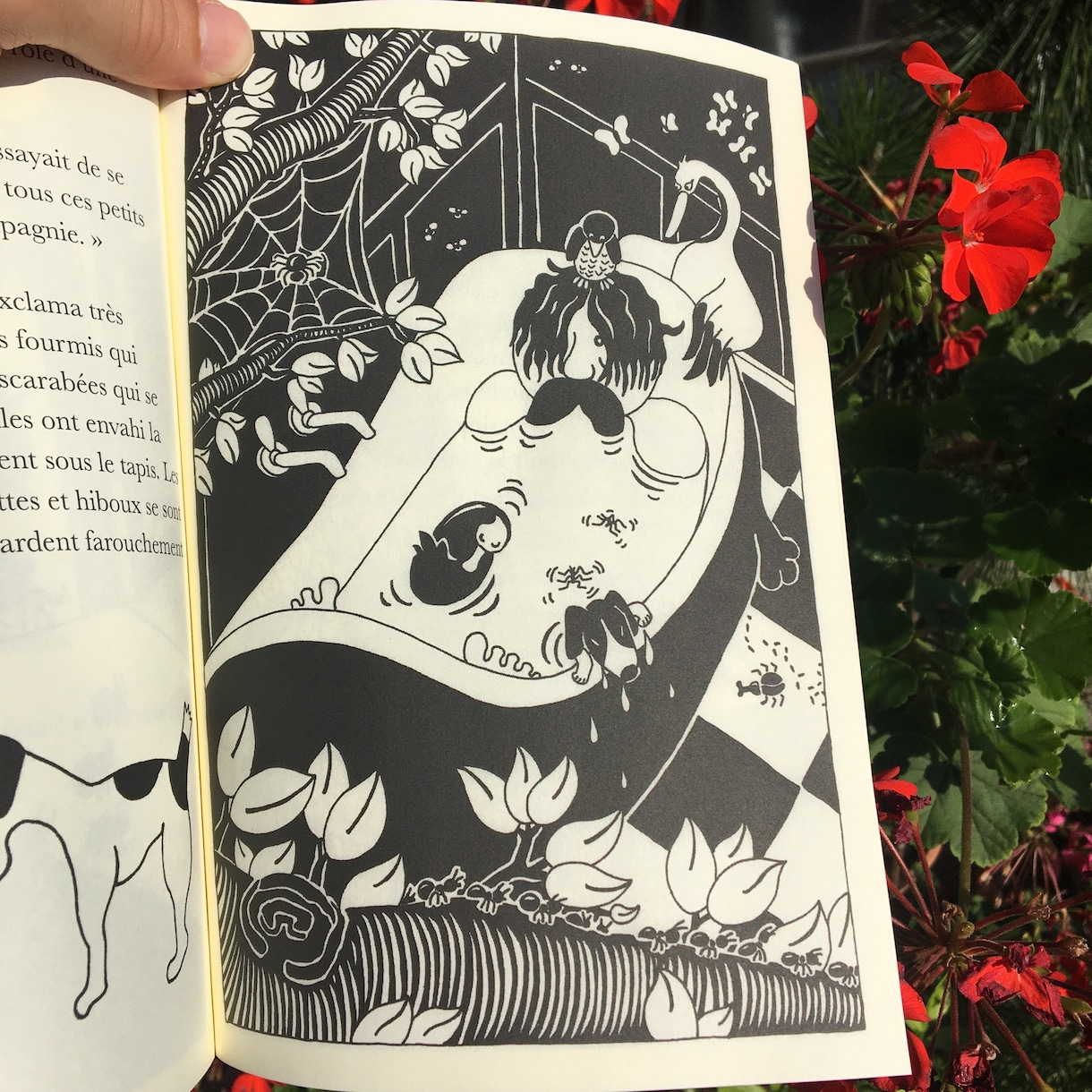 シンプルでインパクトがあるイラストを白黒で描きます ヨーロッパテイストで手描き独特の温かみを感じるスタイルです イメージ9