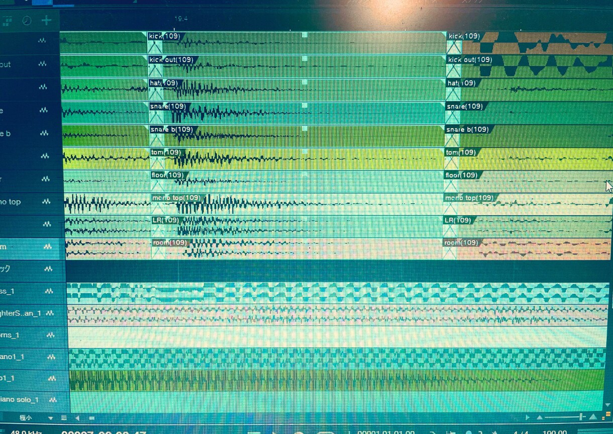 ドラムやギターなど録音データをedit、編集します wavデータの波形を整えてバンドに一体感を出します。 イメージ3