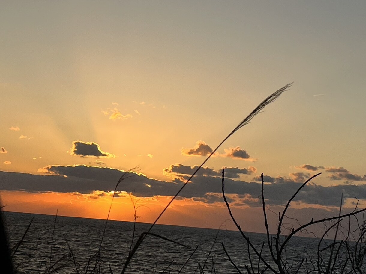 心を癒します 沈む夕日の写真です。　疲れた時に見ると心が落ち着きます イメージ2