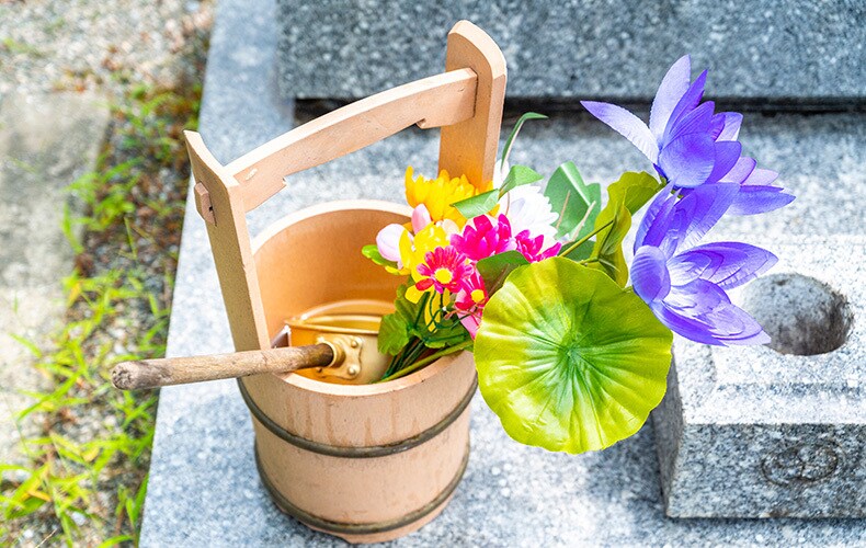 お客様に代わってお墓掃除をさせて頂きます 行きたくても行けない、つい忘れてしまうをお手伝いします。 イメージ1