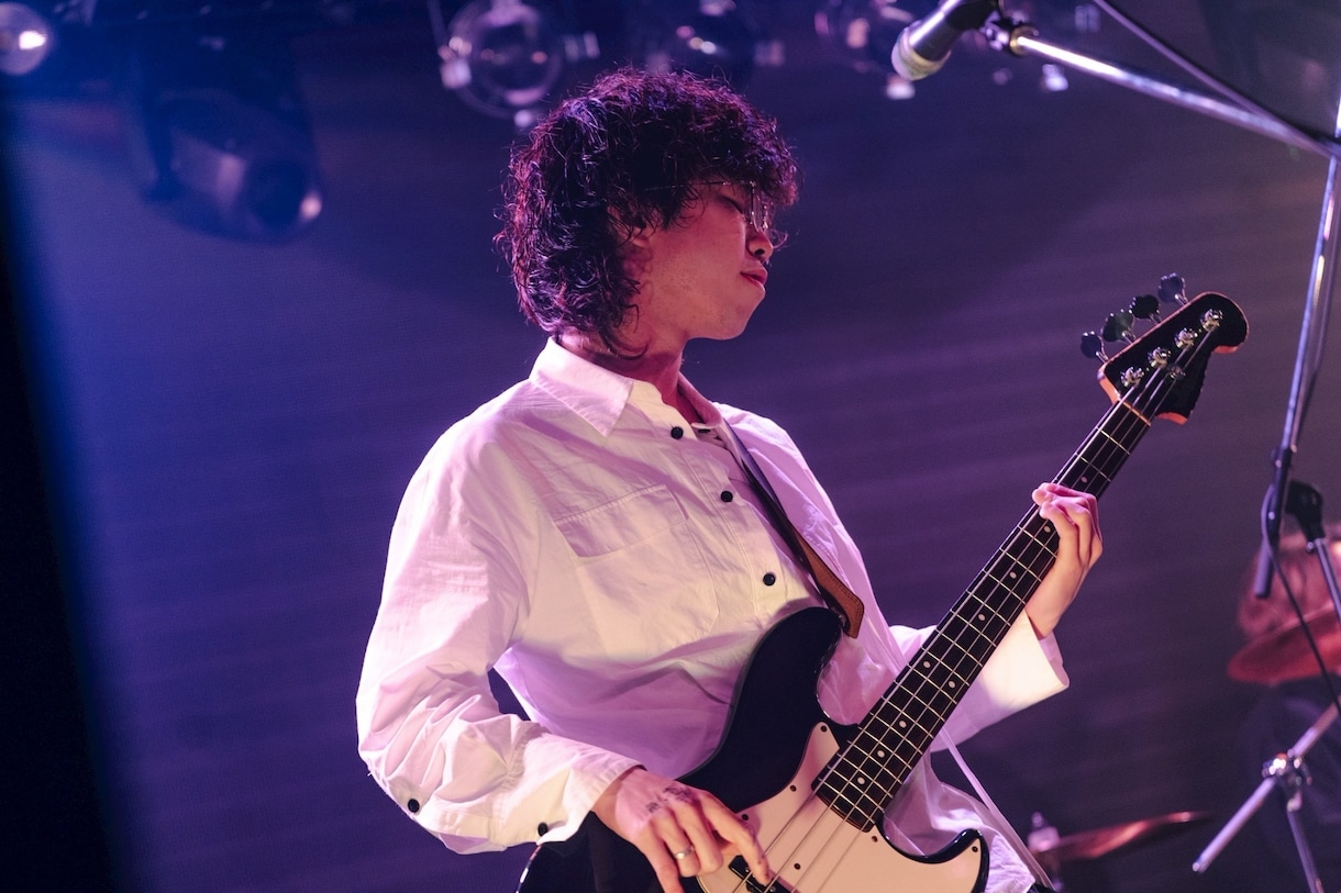 アーティスト  ベース奏者。 MUSIC BEEAST