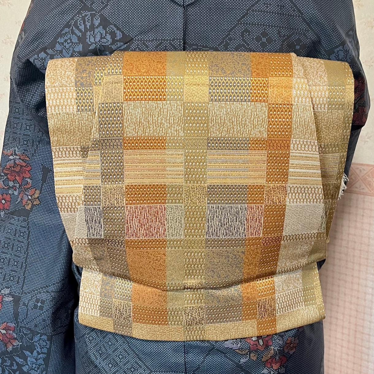 袋帯をアレンジ二重太鼓作り帯に仕立て直します 普通の二重太鼓だけでは物足りない方にオススメです イメージ1