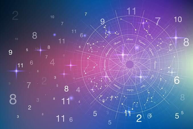 数秘術によって数字を導きだし意味を持たせます 誕生日や名前などから数字を導き出す占いです。 イメージ1