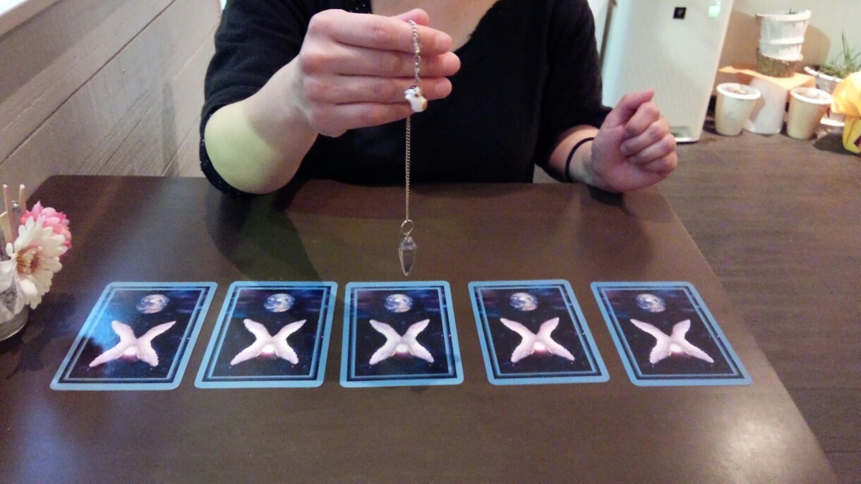 エンジェルオラクルで運勢を応援します あらゆる悩みに天使のメッセージを３枚のカードでお届けします。 イメージ2