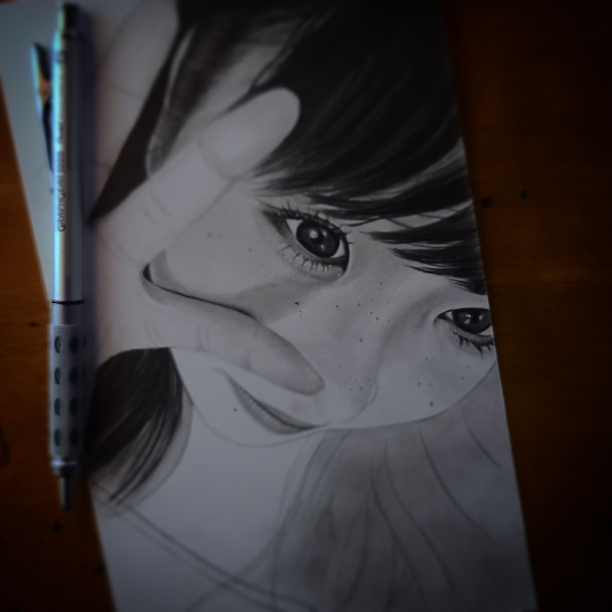 鉛筆画の似顔絵を描きます 似顔絵を描きます。ご希望があればリメイクも致します。 イメージ2