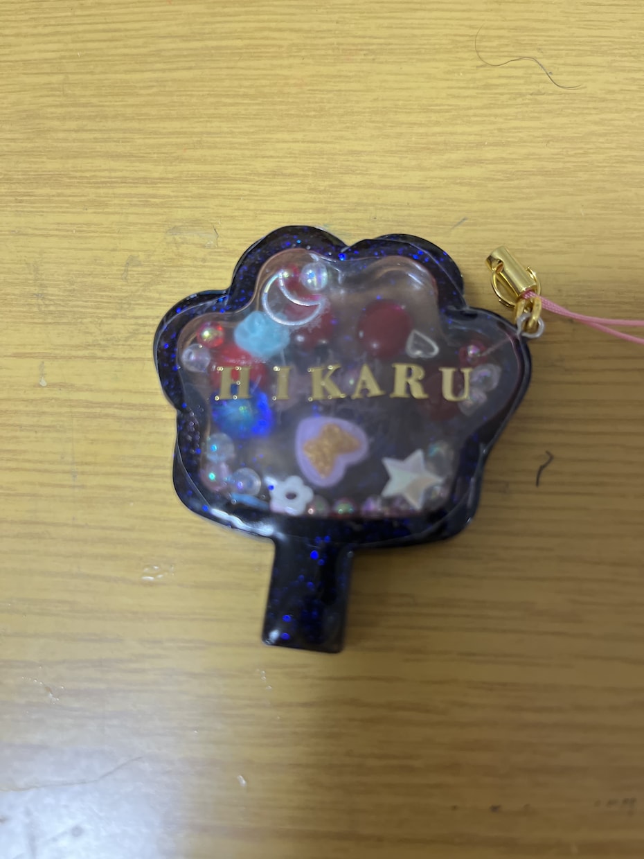 お子様へのプレゼント承ります レジンのシャカシャカキーホルダーになります。 イメージ3