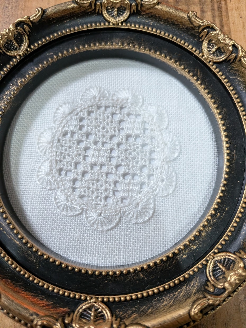 白糸刺繍を初心者からお教えします お気軽に挑戦してみて下さい。完成した喜びを共有しましょう。 イメージ1