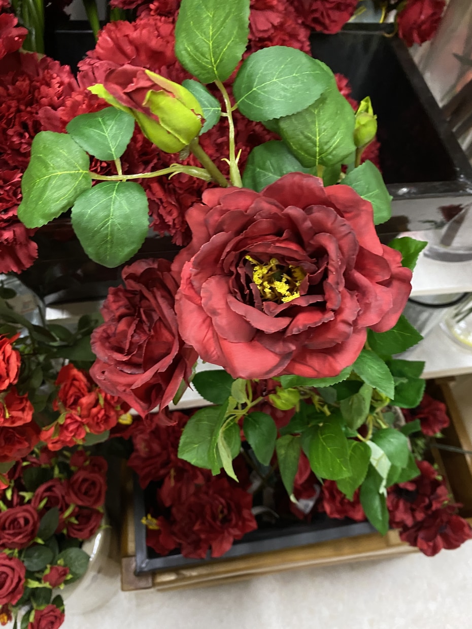 フラワーアレンジします ずっと枯れない！造花のフラワーアレンジです。 イメージ3