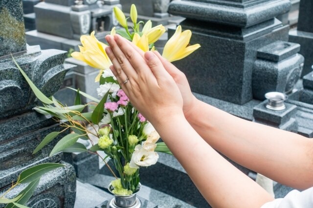 あなたに代わり奈良と京都でお墓参りと清掃を行います ご先祖様、故人様への敬意をこめて代行します イメージ1