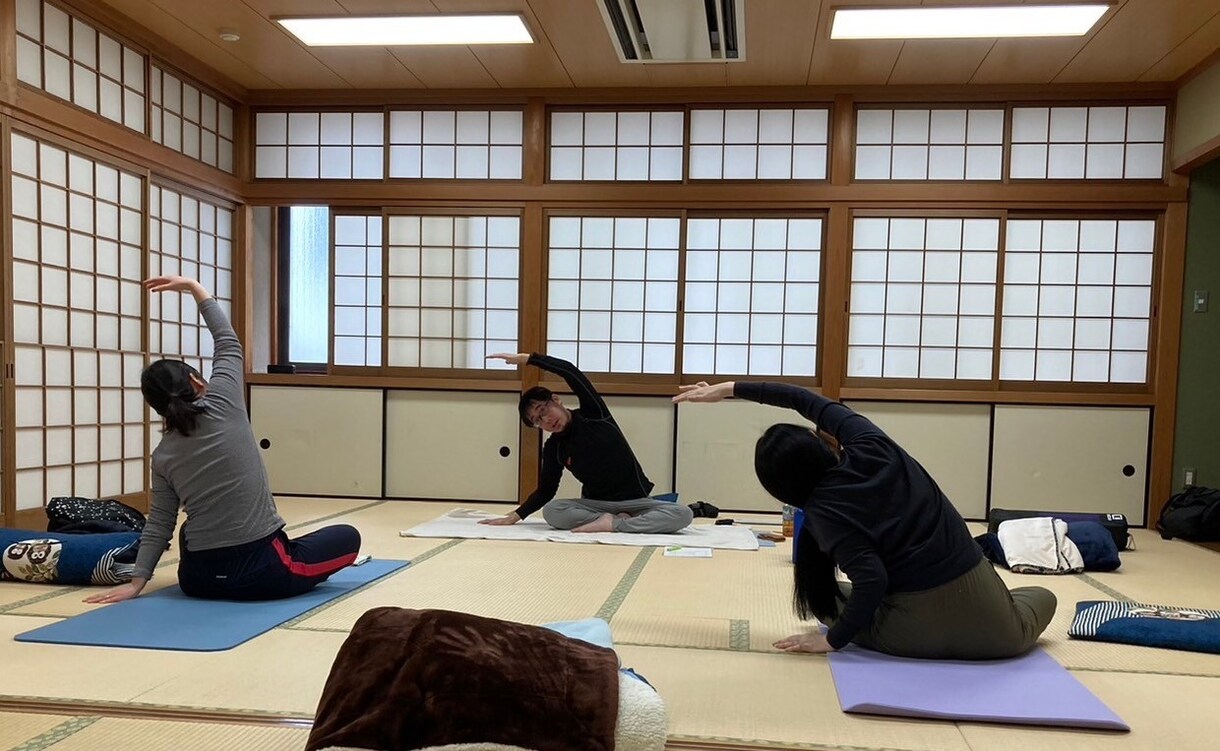 レア☆公認心理師による「心を観るヨガ」を提供します 誰でも安全に楽しめる心身のケアで仕事も家庭もよりよいものに☆ イメージ4
