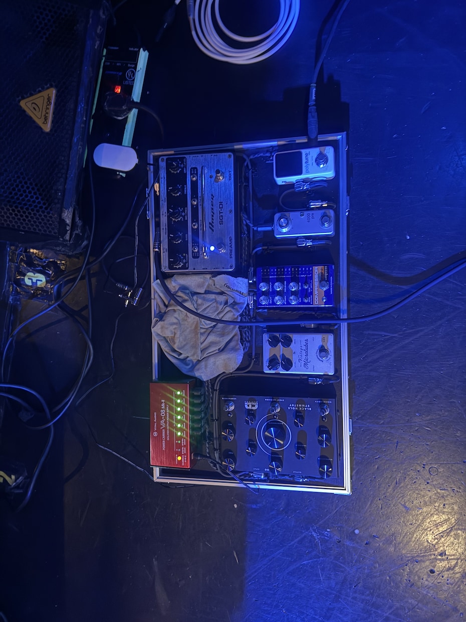 人と楽曲に寄り添ったベース演奏をします あなたの楽曲にただ低音を足すのではなく、意味のあるベースを。 イメージ2