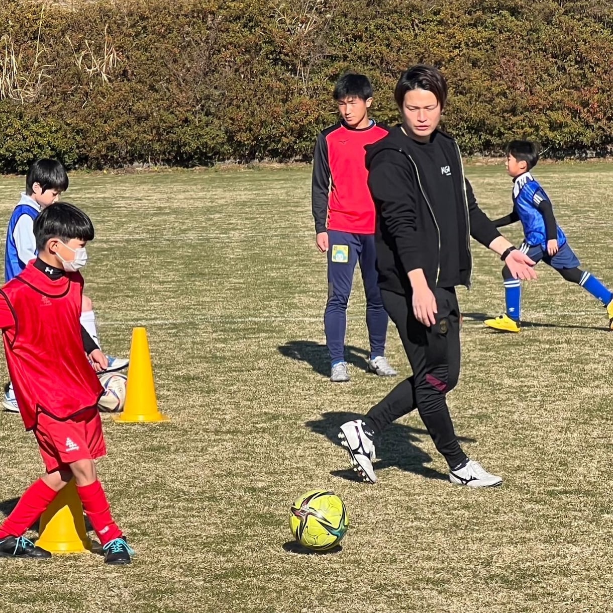 元J1リーガーがパーソナルトレーニングをします 直に見ながら1対1で教えることで理解力を上げ上達を早めます！ イメージ3