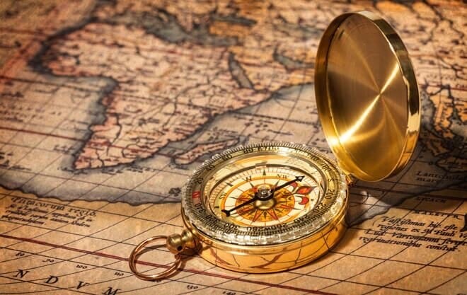 進路のコンパス、渡します 向かうべき道が分からない時の地図 イメージ1