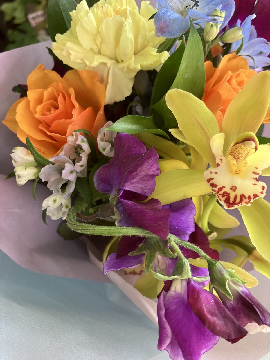 卒業入学の花束束ねます 卒業入学シーズン！おめでとうの気持ちをお花に乗せて束ねます イメージ4