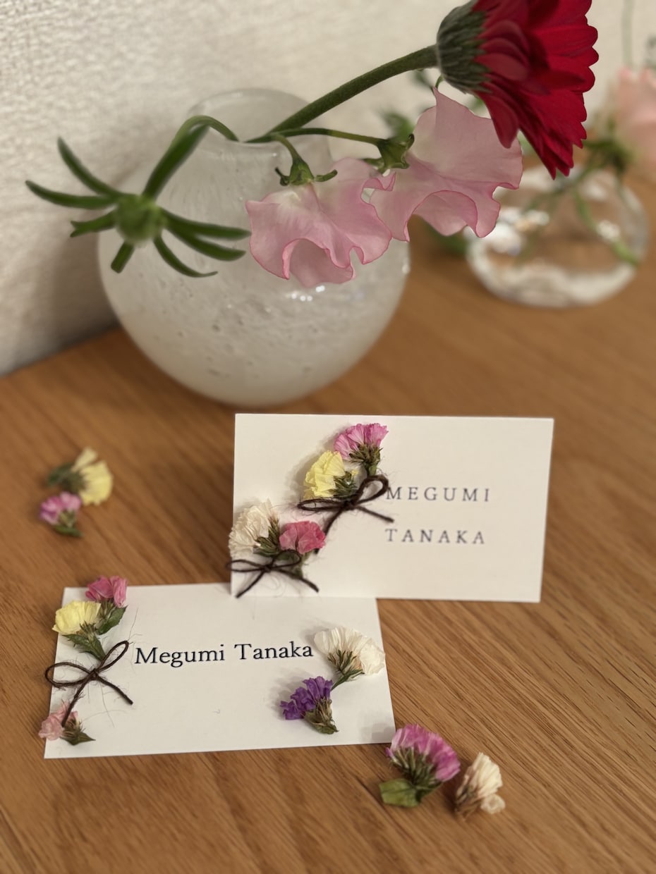 結婚式アイテム製作いたします ドライフラワーを使用した席札を作成いたします。 イメージ1