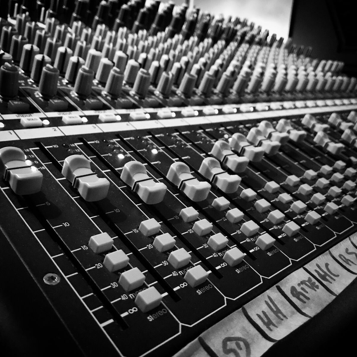 DTM、作曲、編曲のお手伝い、代行を主に行います 音楽を理論では無く本質的に感じたい方、お待ちしております。 イメージ1