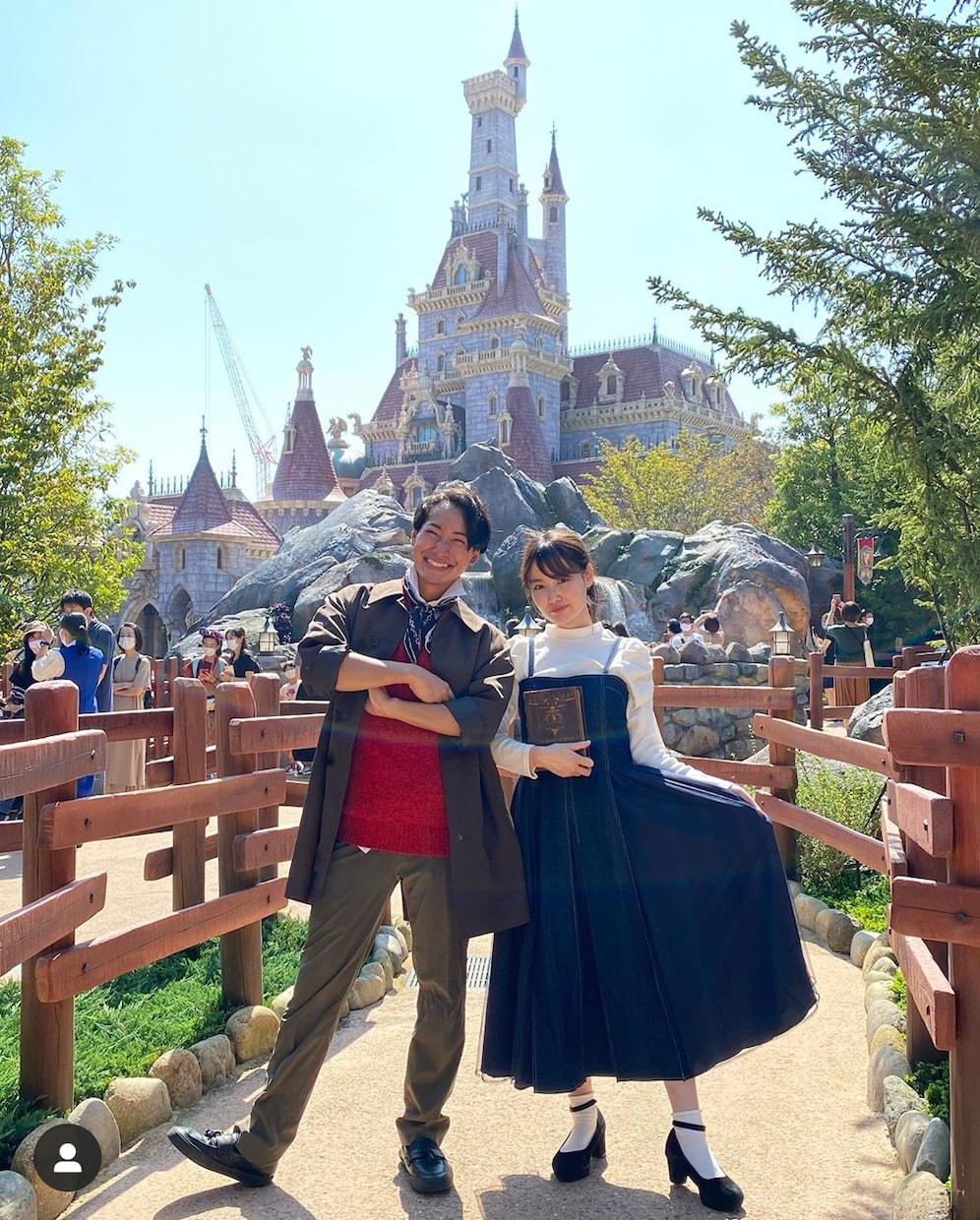 記念のお写真を、2人きりの写真に編集致します 背景の人などを編集してデータでお渡しします。 イメージ2