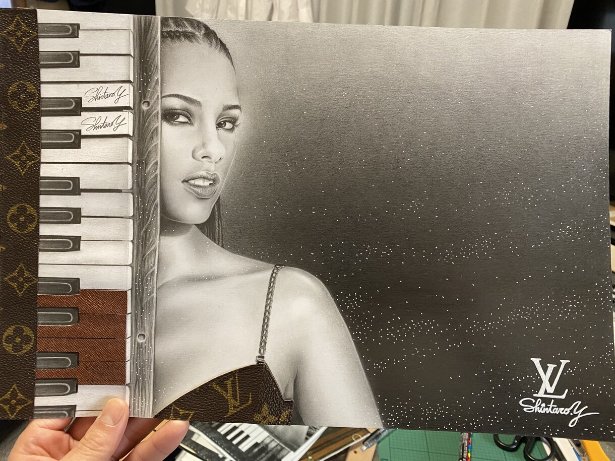 高級感のある絵に仕上げます 古くなったブランド品を絵画、似顔絵にリメイクします イメージ3
