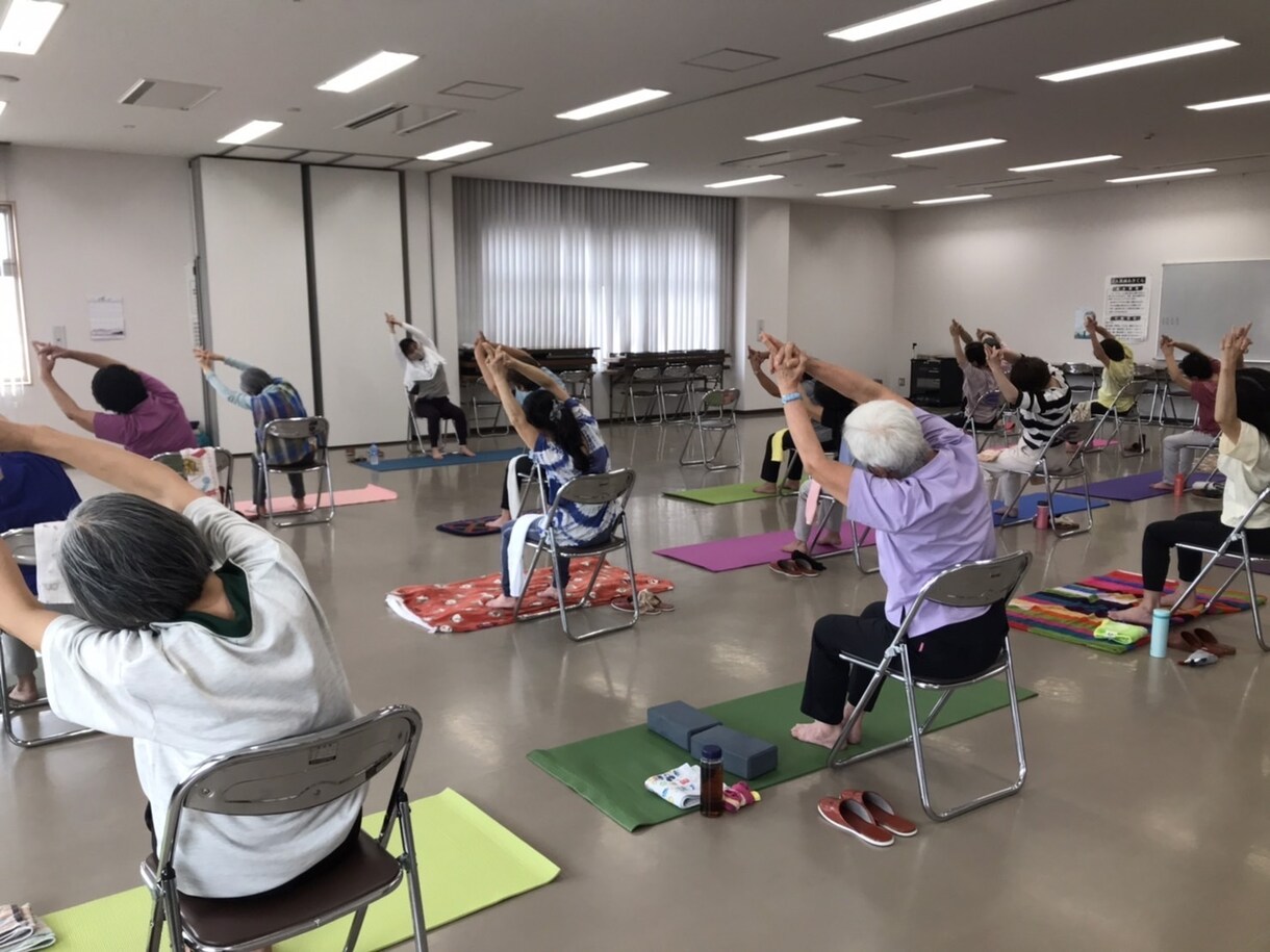 初心者向けヨガレッスン30分¥1500で提供します 深い呼吸と一緒にゆっくりと動いていきます イメージ2