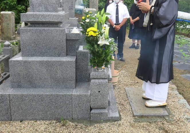 お墓参り代行します 北海道内のお墓参りの代行を致します。 イメージ1