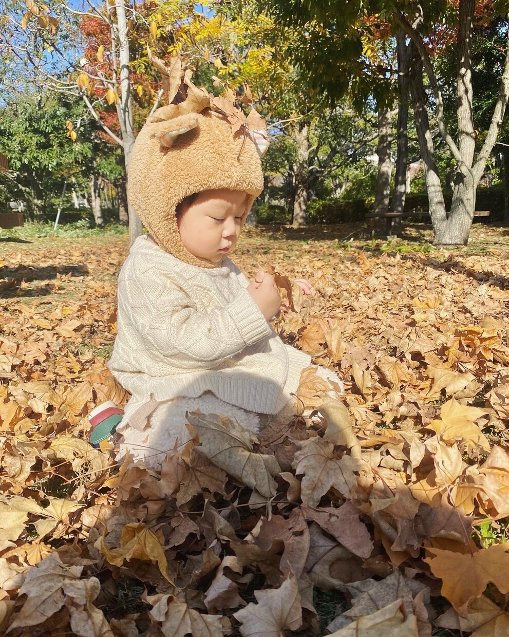遊ぶ、食べる、笑うベビー子どもの写真素材提供します ぱっちりお目目、さらふわ桃肌、ふさふさヘアーの1歳boyです イメージ6