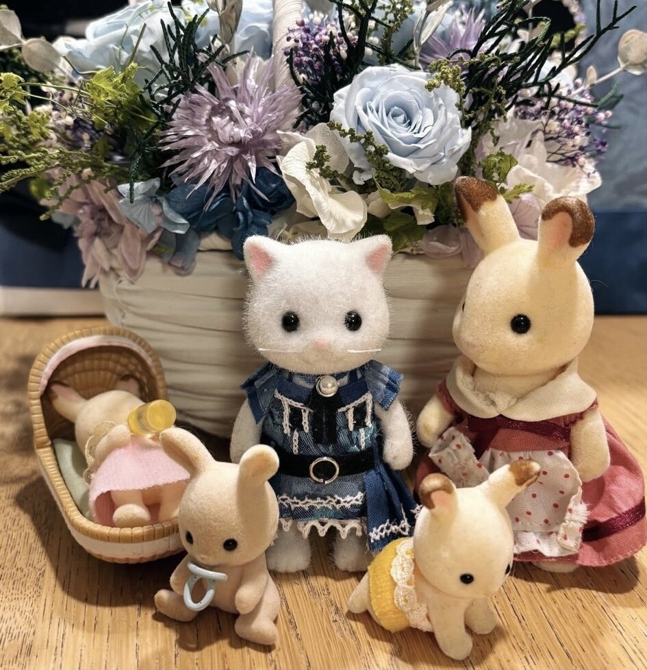アイドル衣装のシルバニアなど作ります ミニチュア衣装を着用したシルバニアなどの制作をいたします。 イメージ2