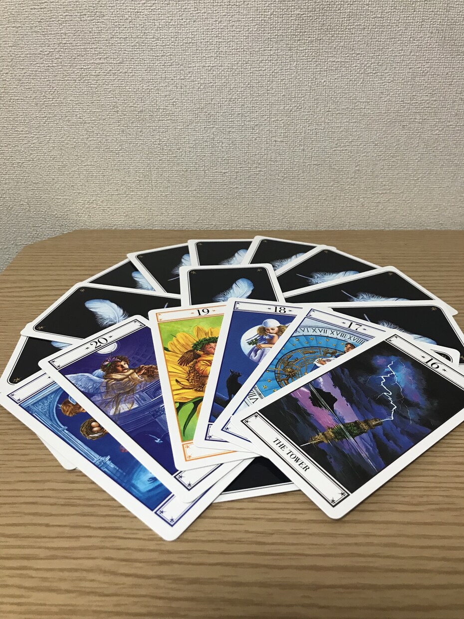 水晶にパワーを借りタロット占いにて鑑定致します 鑑定人数約50人。最低価格にて鑑定させて頂きます。 イメージ2