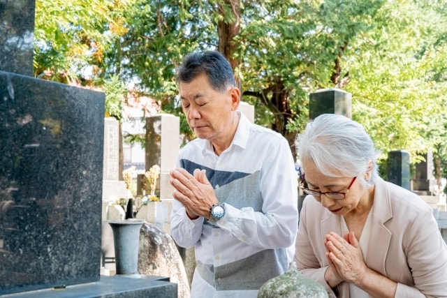 長野県南部限定！お墓参り・清掃代行します 作業前後の写真付きで、ご先祖様への想いを丁寧にお届けします イメージ1