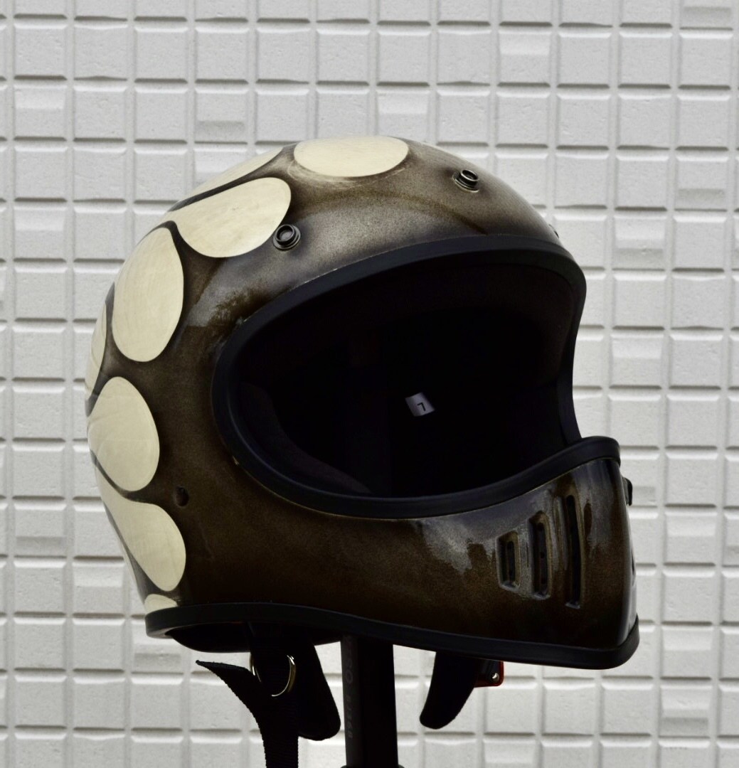 ヘルメットのカスタムペイントオーダー承ります プロの塗装屋がバイクに合ったヘルメットを作ります。 イメージ4