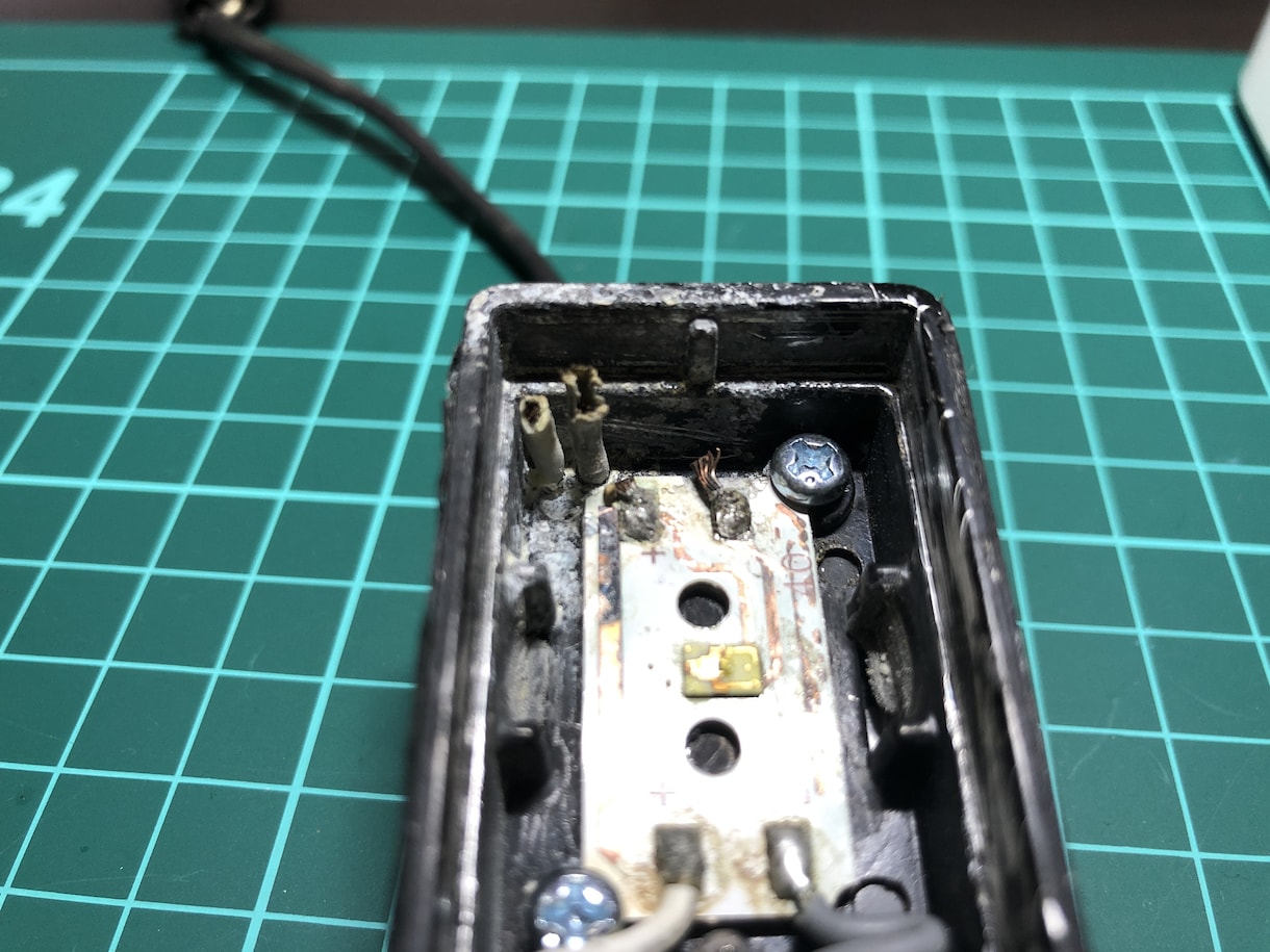 電子部品交換や基板破損の修理対応を行ないます また部品の取り外し、流用使用などの対応も可能です。 イメージ2