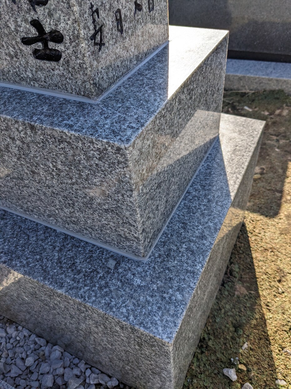 宮崎市近郊でお墓の清掃・お参り代行をします 故人に対して真心をこめて作業いたします。 イメージ9