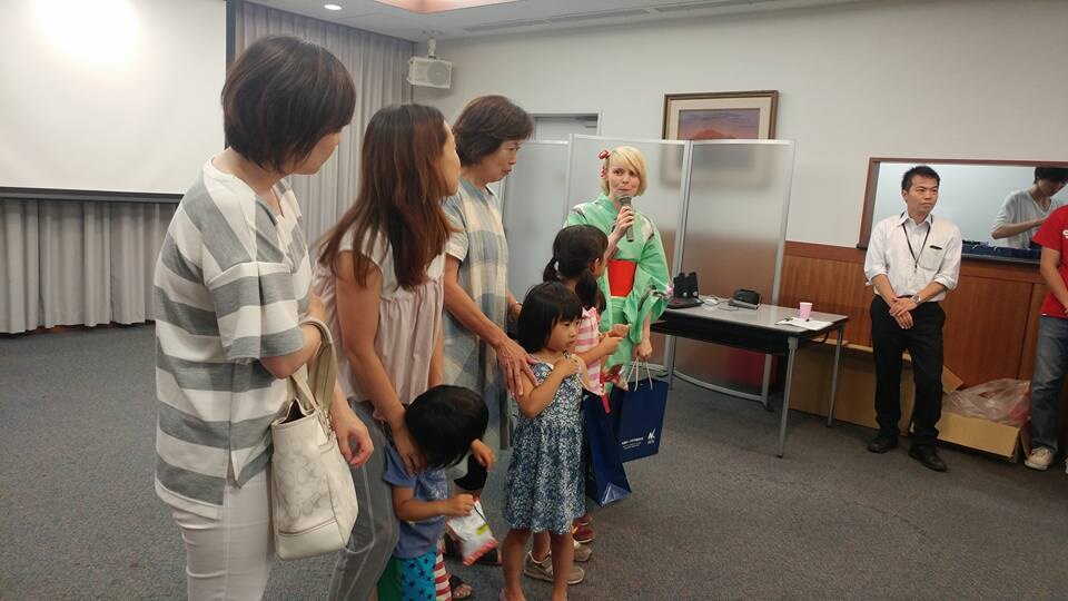 英語で翻訳致します 私は英語を母国語でございます。徹底的に翻訳致します。 イメージ1