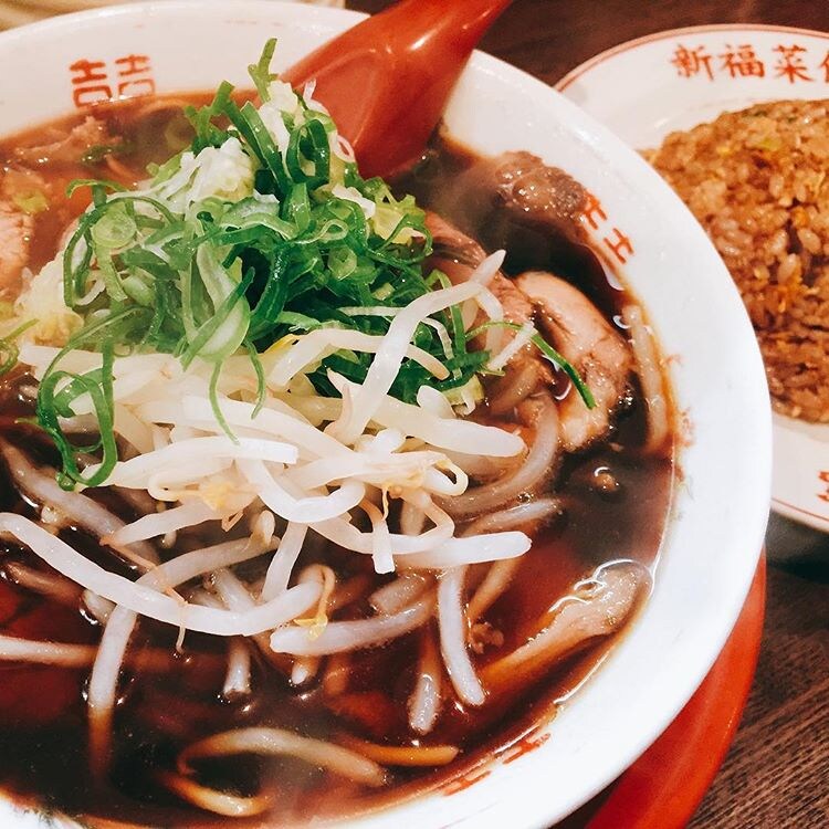 自身の【グルスタ】で画像・情報をシェアします ラーメンなどグルメネタ投稿で集めたフォロワー500人に披露 イメージ1