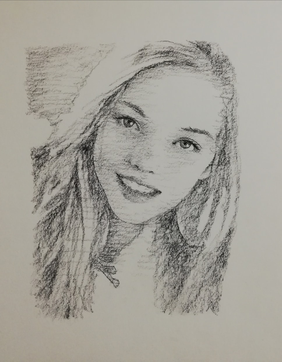 チャコール鉛筆であなたのポートレートを描きます 超写実なリアルとは一味違う優しいタッチの作品です イメージ6