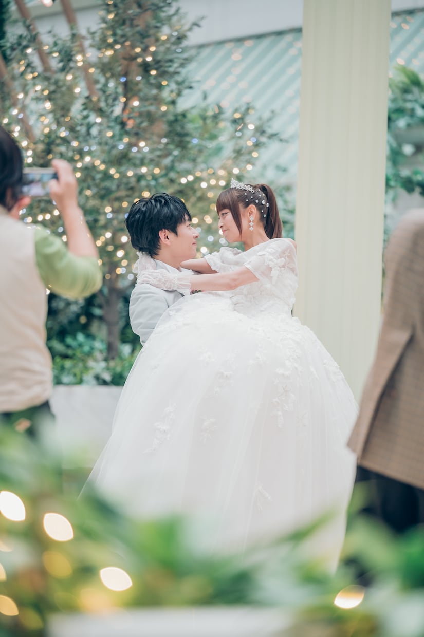 結婚式前撮り｜自然な雰囲気で撮影します 自然でおしゃれな、ありのままのお二人らしさを イメージ8