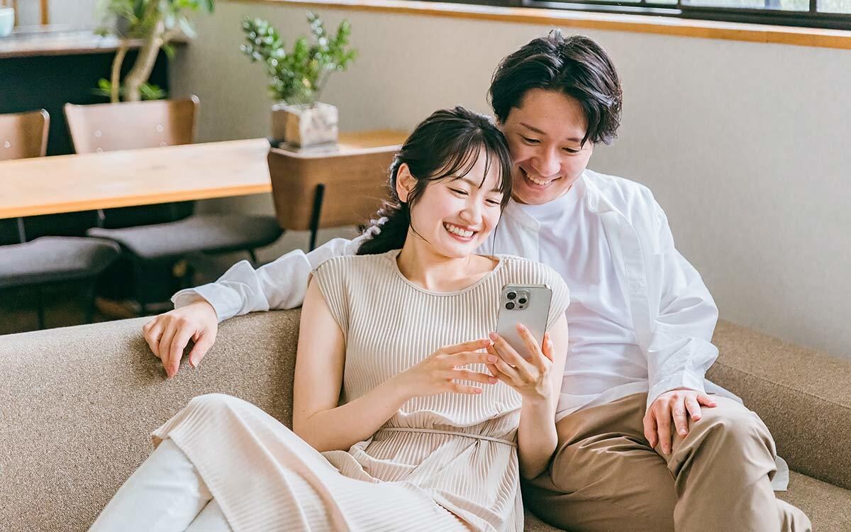 出会って30秒で打ち解けるデート術を教えます 最初の30秒で、相手の女性を笑顔にします。 イメージ1