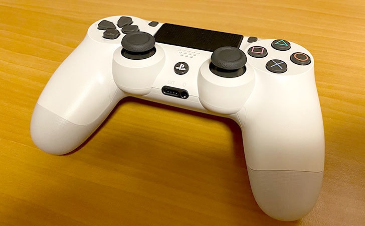 PS4純正コントローラーバッテリー交換します 思い出や限定品のPS4純正コントローラーのバッテリー交換 イメージ1