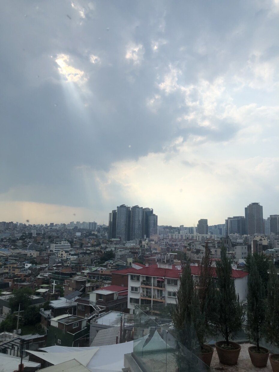 韓国語の翻訳、通訳お手伝いいたします 現地で学んだ自然な表現で通訳、翻訳いたします。 イメージ1