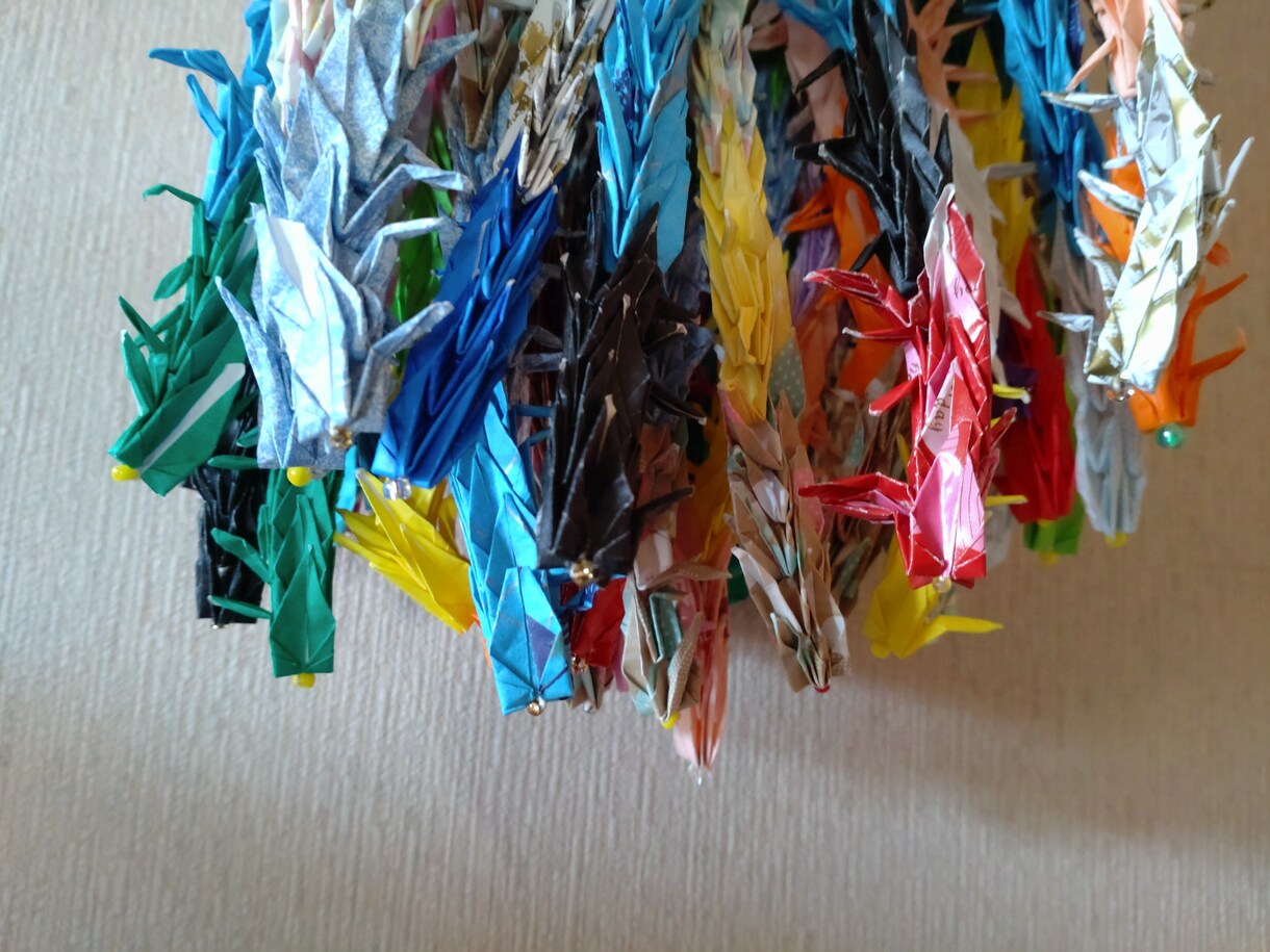 千羽鶴完成品送ります 千羽鶴の完成品になります。完成品ゆえに、すぐに飾ること可能 イメージ3