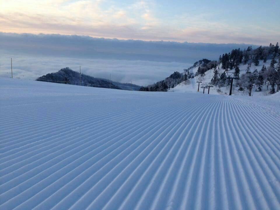 愛用のスキー・スノーボードをチューンナップ致します ピカピカのボードで雪山に行きましょう！ イメージ1