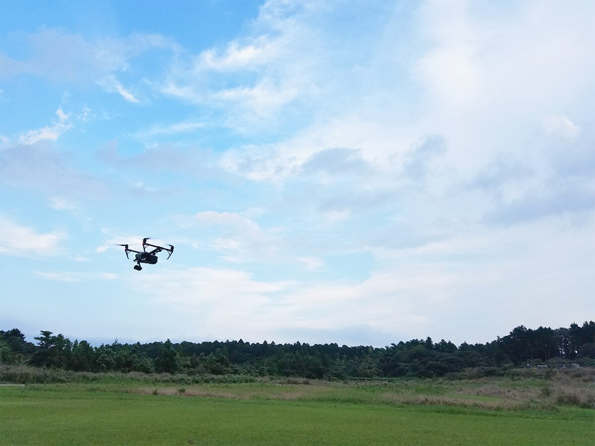 ドローン空撮します 申し訳ございませんが、格安では請け負えません。 イメージ2