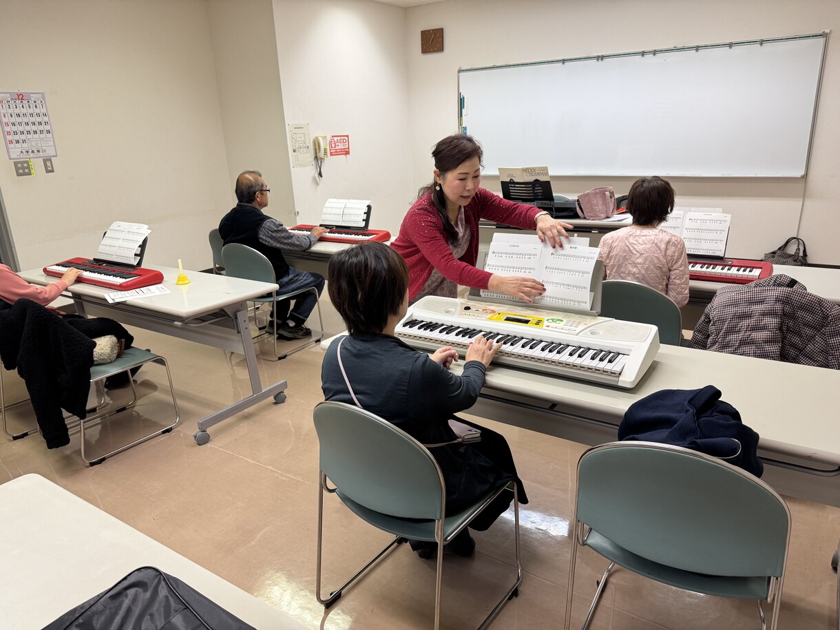 脳トレピアノで指一本から好きな曲を弾いて頂きます 脳が生き生き若返る ピアノ演奏を楽しみながら脳トレしましょう イメージ2